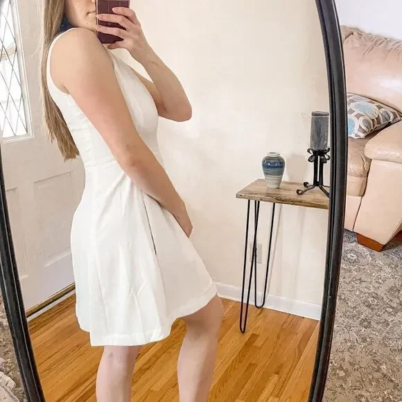 Vince V Neck White Mini Dress 4 - Picture 2 of 9